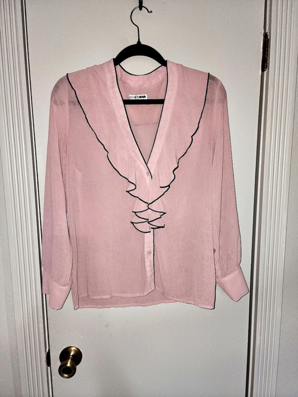 Romantic Chic Fashion Nova Ruffle Front Blouse in Pink Size Small Like New